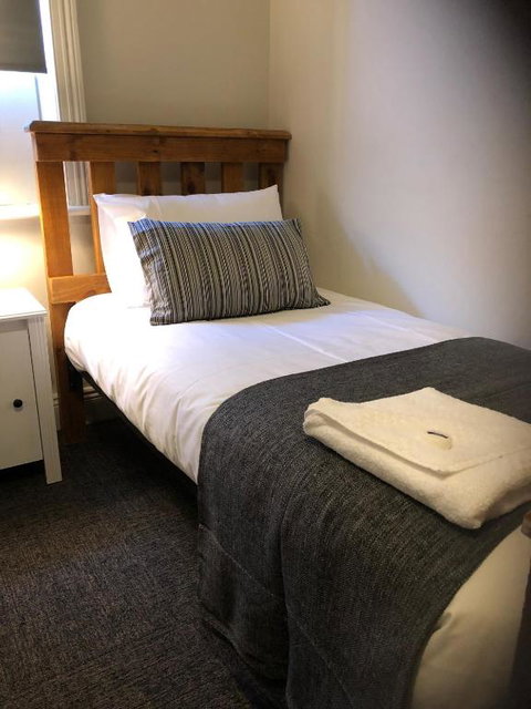 Cornwall Hotel - Palm Beach Accommodation 4