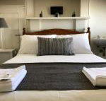 Cornwall Hotel - Palm Beach Accommodation