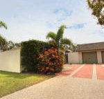 6 Petrie Ave Marcoola Pet Friendly Linen supplied - Palm Beach Accommodation