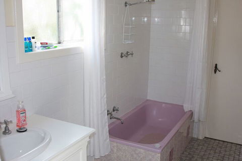 Archery Road Estate - Palm Beach Accommodation 4
