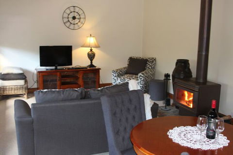 Archery Road Estate - Palm Beach Accommodation 5