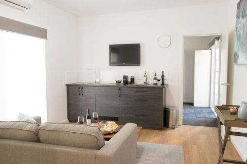 A Coonawarra Experience - Palm Beach Accommodation 3
