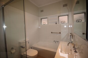 Fairways Close - Palm Beach Accommodation 4