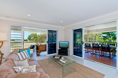 Allure By The Sea - Palm Beach Accommodation 4