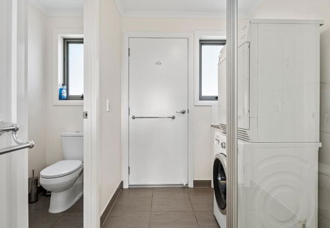 GRANITE BEACH HOUSE At Bay Of Fires - Palm Beach Accommodation 4