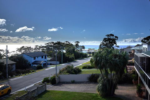 GRANITE BEACH HOUSE At Bay Of Fires - Palm Beach Accommodation 2
