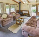 Cedar Cottage Close to water  pet friendly