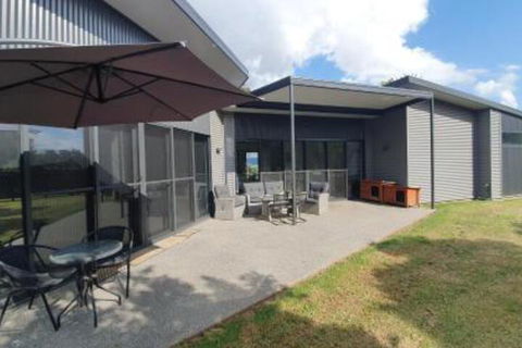 Hoof & Hound Country Escape - Palm Beach Accommodation 0