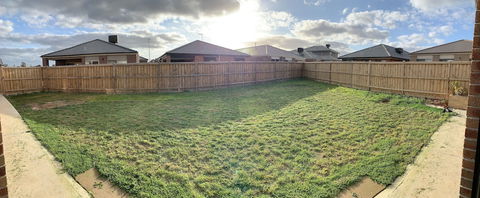 Apple House Tarneit North - Palm Beach Accommodation 0