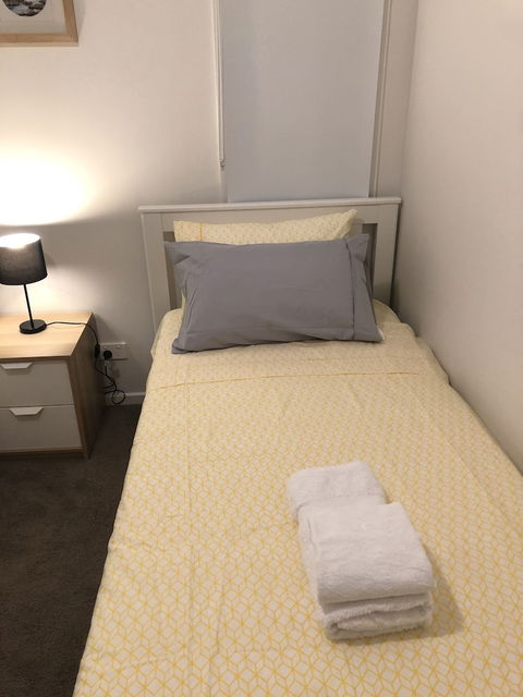 Apple House Tarneit North - Palm Beach Accommodation 1