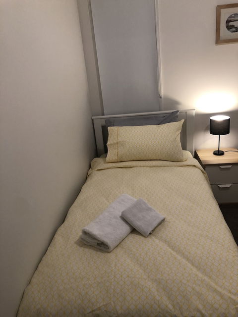 Apple House Tarneit North - Palm Beach Accommodation 3