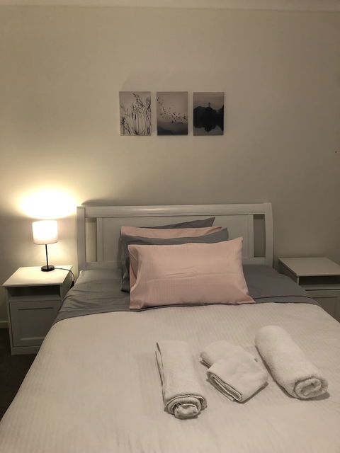 Apple House Tarneit North - Palm Beach Accommodation 2