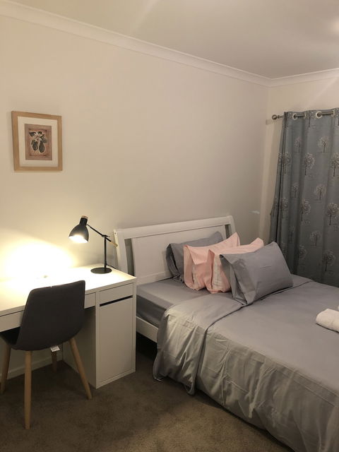 Apple House Tarneit North - Palm Beach Accommodation 6