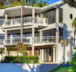 BEACHSIDE MANOR walk to the beach - Palm Beach Accommodation