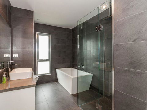 ANGLE By THE SEA Anglesea - Palm Beach Accommodation 6