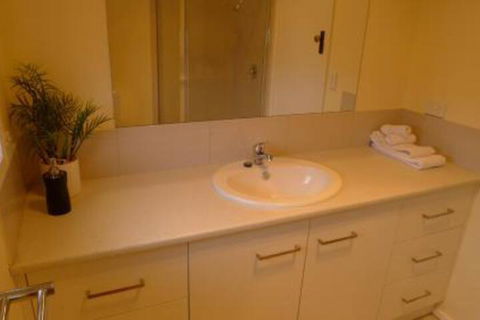 OCEAN BREEZE - Palm Beach Accommodation 4