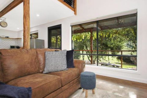 Way Out Wandi - Palm Beach Accommodation 2