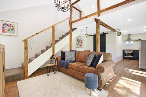 Way Out Wandi - Palm Beach Accommodation 4
