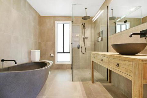 Way Out Wandi - Palm Beach Accommodation 3