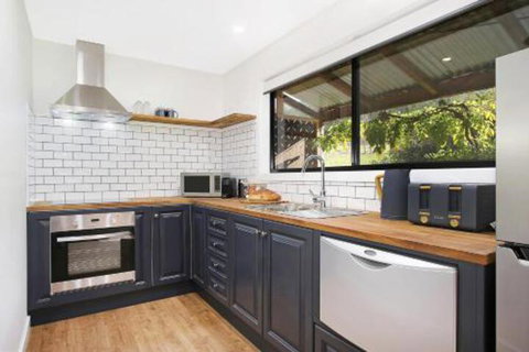 Way Out Wandi - Palm Beach Accommodation 5