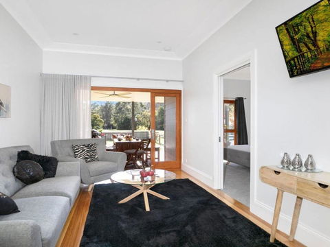 Advilla Stylish Charming & Central Location - Palm Beach Accommodation 5