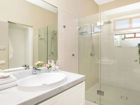 Advilla Stylish Charming & Central Location - Palm Beach Accommodation 6