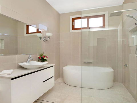 Advilla Stylish Charming & Central Location - Palm Beach Accommodation 2