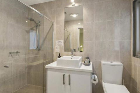 LOUTTIT BAY APARTMENT 1 Free Wifi Ocean Views & The Ultimate Location - Palm Beach Accommodation 2