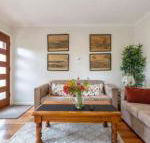 Spacious Bungalow5min walk to station5min to Box HillWiFiParking - Palm Beach Accommodation