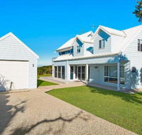Middle Rock Beach House Beach Front Lake Cathie - Palm Beach Accommodation