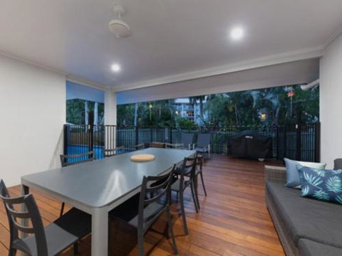 CANOPY HOUSE At PALM COVE - Palm Beach Accommodation 5