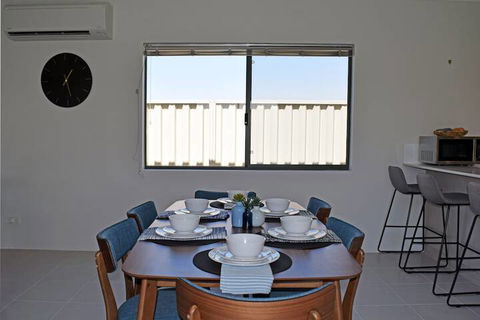 The Kingsley's Place Piara Waters - Palm Beach Accommodation 3