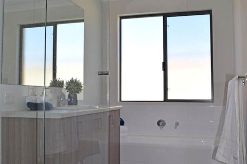 The Kingsley's Place Piara Waters - Palm Beach Accommodation 4