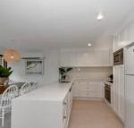BEAUTIFULLY RENOVATED OCEANSIDE APARTMENT Lamer 9 - Palm Beach Accommodation