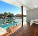 Culbara 23b Modern 5 Bedroom Townhouse on Canal with Plunge Pool Pontoon  Aircon - Palm Beach Accommodation