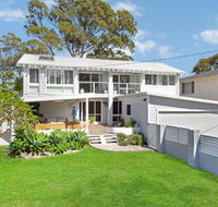 The Lake House with swimming pool - Palm Beach Accommodation