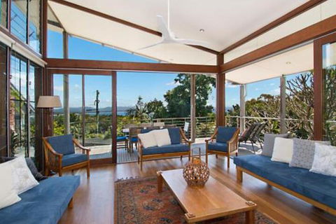 Above The Pass - Palm Beach Accommodation 0