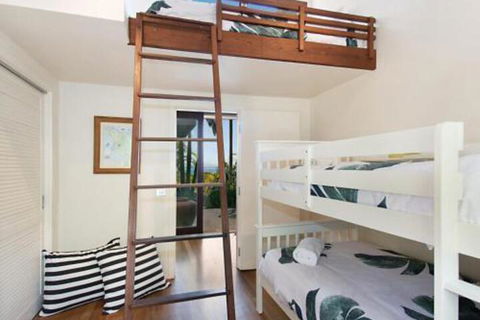 Above The Pass - Palm Beach Accommodation 4