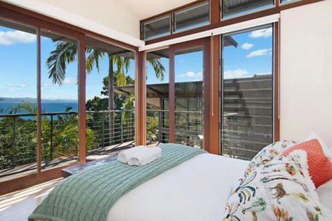 Above The Pass - Palm Beach Accommodation 5