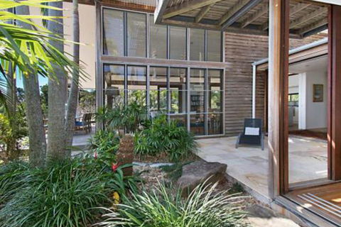 Above The Pass - Palm Beach Accommodation 3
