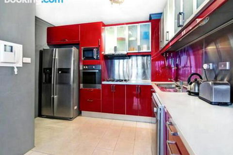 Ausmine Carrington Apartment - Palm Beach Accommodation 2