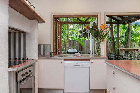 A SWEET ESCAPE Byron Surf Cottage Walk To Byron - Palm Beach Accommodation 1