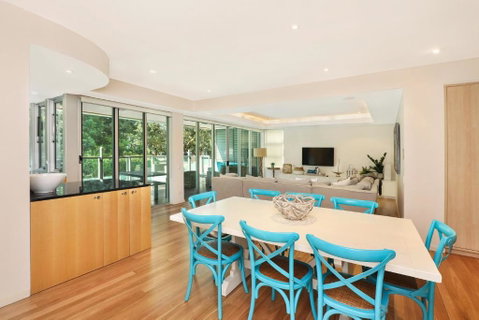 The Beach House - Palm Beach Accommodation 1
