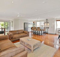 Beach Home in Golden Triangle - Palm Beach Accommodation