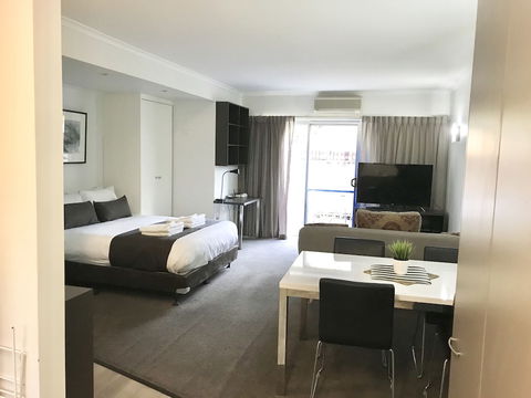 Adelaide Dresscircle Apartments - Archer Street - Palm Beach Accommodation 5