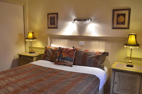 Autumn Affair Cottage 5 - Palm Beach Accommodation 5