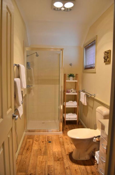 Autumn Affair Cottage 5 - Palm Beach Accommodation 4