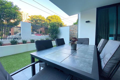 Ascot Apartments - Palm Beach Accommodation 6