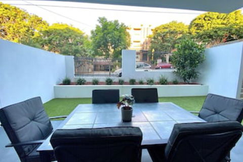 Ascot Apartments - Palm Beach Accommodation 0