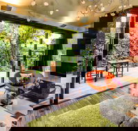 Corinda Contemporary - Palm Beach Accommodation